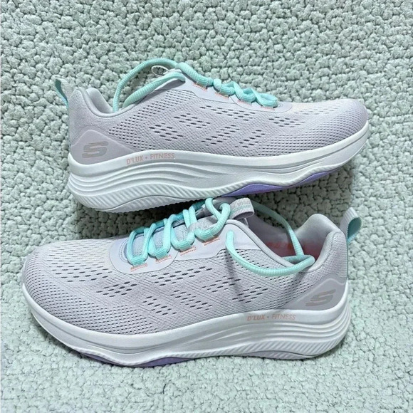 SKECHERS D\'Lux Fitness Women\'s Sneaker - Lavender
